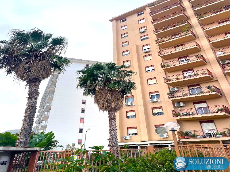 Appartamento Panoramico zona Oreto Mq 130 Piano 8 con Posto auto